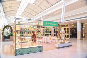 Famosa nas redes sociais, Tania Bulhões inaugura novo gazebo no Shopping Vitória