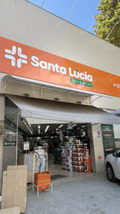 Rede de Drogarias Santa Lúcia reinaugura loja no Centro de Guarapari com novo espaço, sala de vacinação e mais comodidade para os clientes