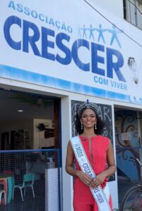 Miss Guarapari 2025, Stefani Oliveira, é anunciada como embaixadora da Associação Crescer com Viver
