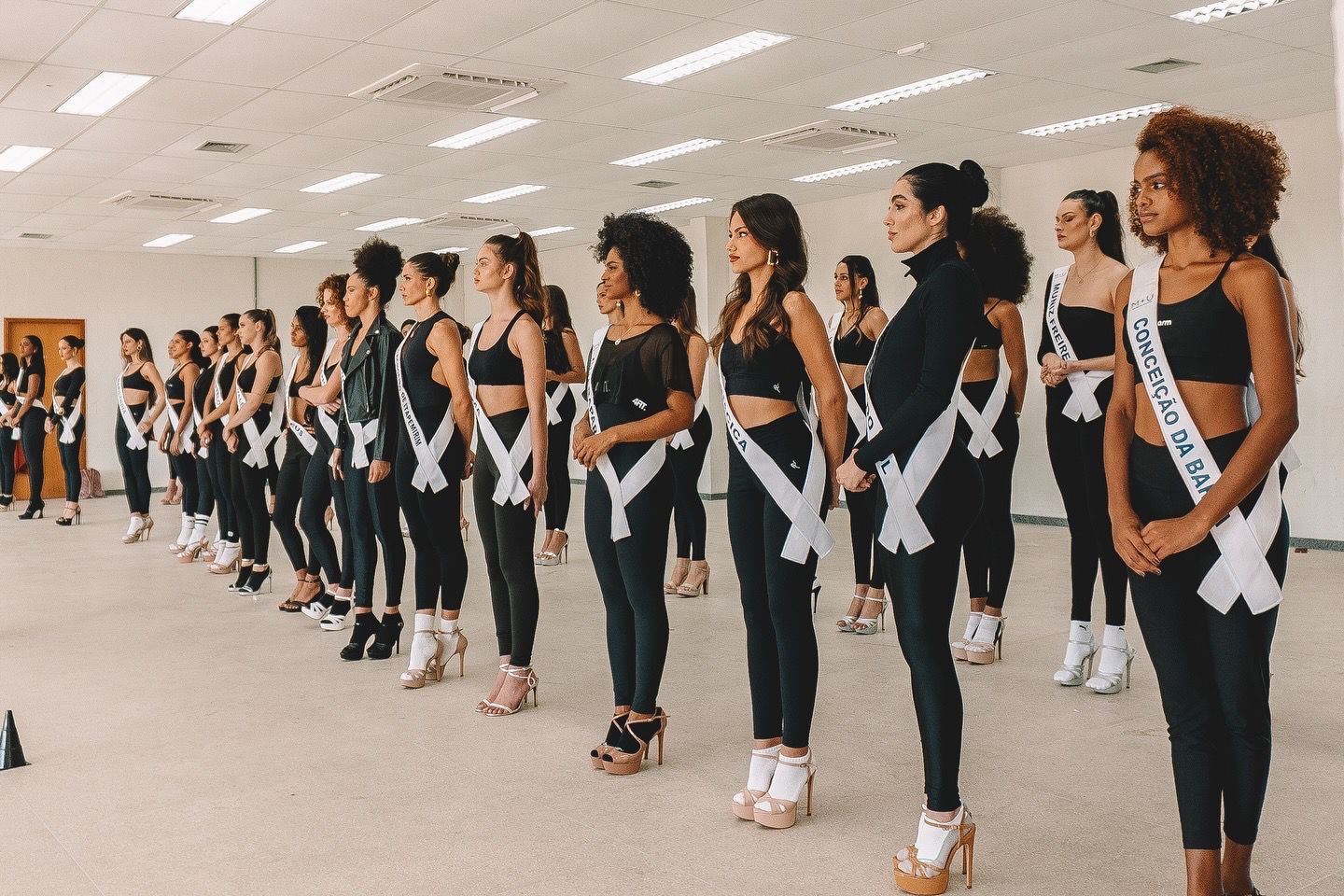 Final do Miss Universo Espírito Santo 2026 será neste domingo e reúne candidatas de 33 municípios